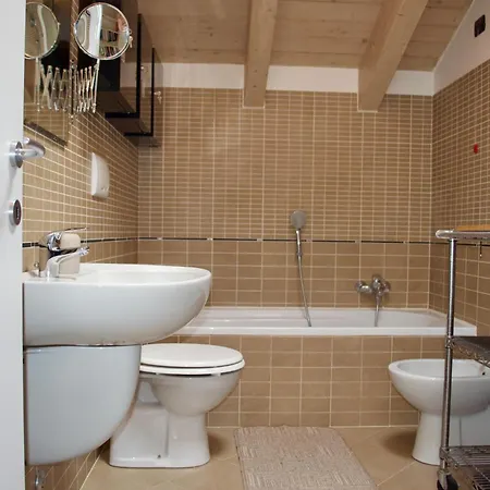 Stupenda Mansarda Con Balcone * コモ