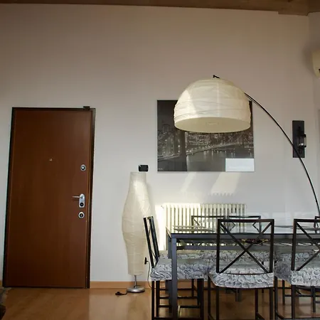 アパート Stupenda Mansarda Con Balcone