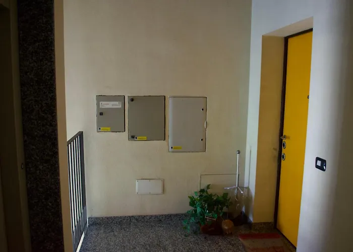 Stupenda Mansarda Con Balcone 科莫