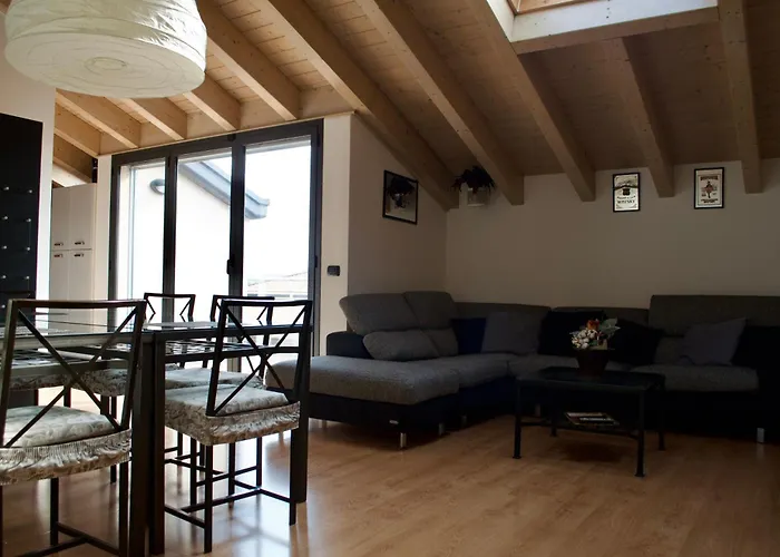 Stupenda Mansarda Con Balcone 科莫