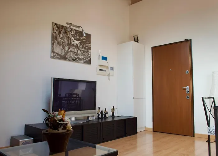 Stupenda Mansarda Con Balcone * 科莫