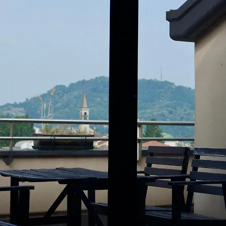 Stupenda Mansarda Con Balcone Appartamento *
